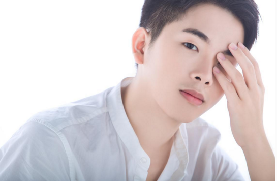 王者荣耀直播中唱rap 虎牙主播变身嘻哈唱将