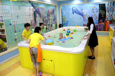 西安90后辣妈闯荡水育市场 加盟鱼乐贝贝年收入超百万元